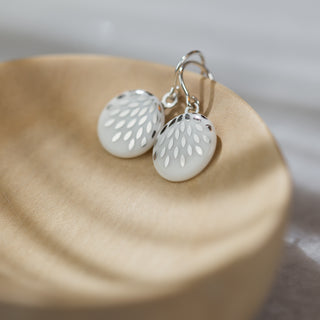 Boucles d'oreilles gouttes magiques argent & blanc