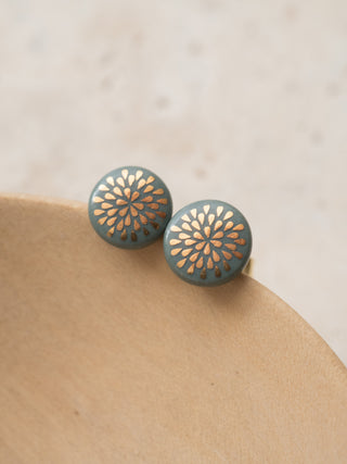 Boucles d'oreilles puces goutte dorées & blanches