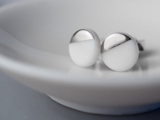 Boucles d'oreilles clous Sunrise argent & blanc