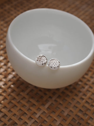 Boucles d'oreilles puces gouttes magiques argent &amp; blanc