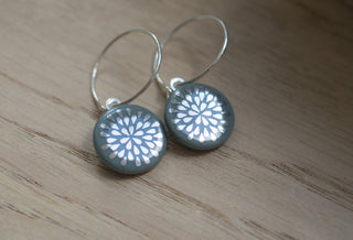 Boucles d'oreilles pissenlit argent &amp; blanc 