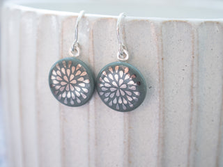 Boucles d'oreilles pissenlit argent &amp; blanc 