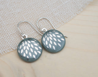 Boucles d'oreilles gouttes magiques argent &amp; blanc
